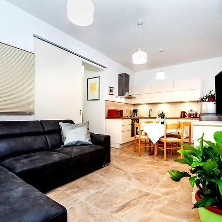 Apartments Karmen Ρόβινι Εξωτερικό φωτογραφία