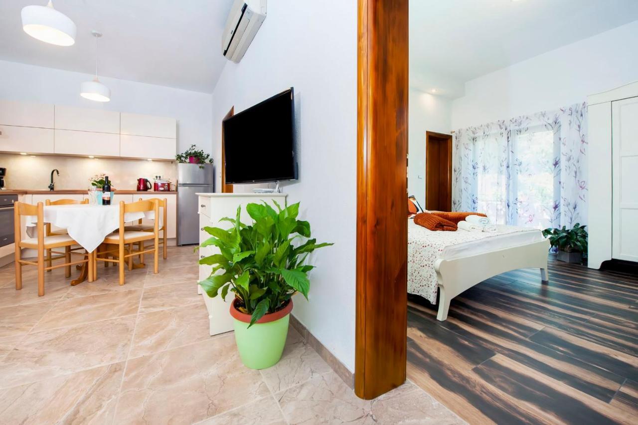 Apartments Karmen Ρόβινι Εξωτερικό φωτογραφία