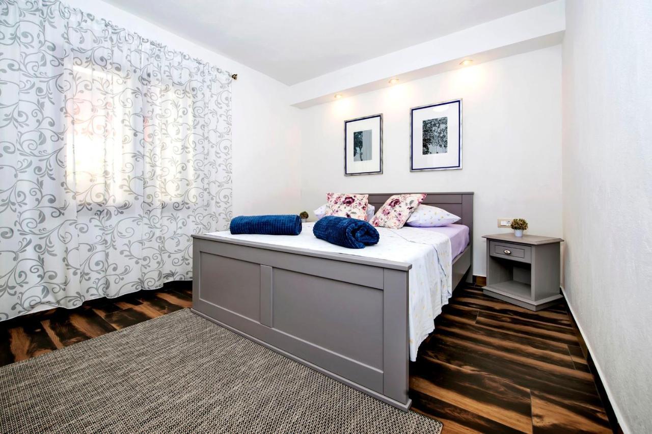 Apartments Karmen Ρόβινι Εξωτερικό φωτογραφία