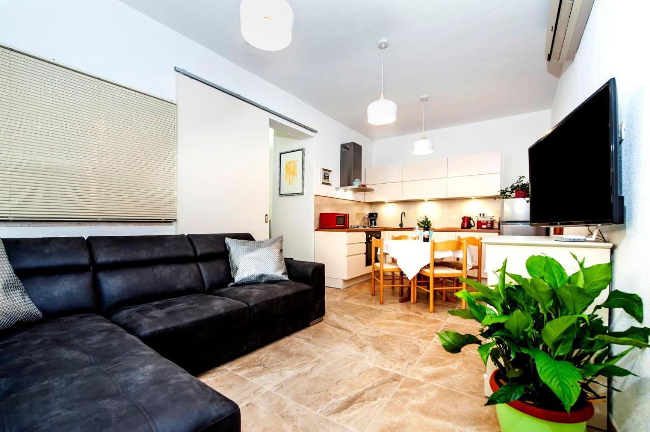Apartments Karmen Ρόβινι Εξωτερικό φωτογραφία