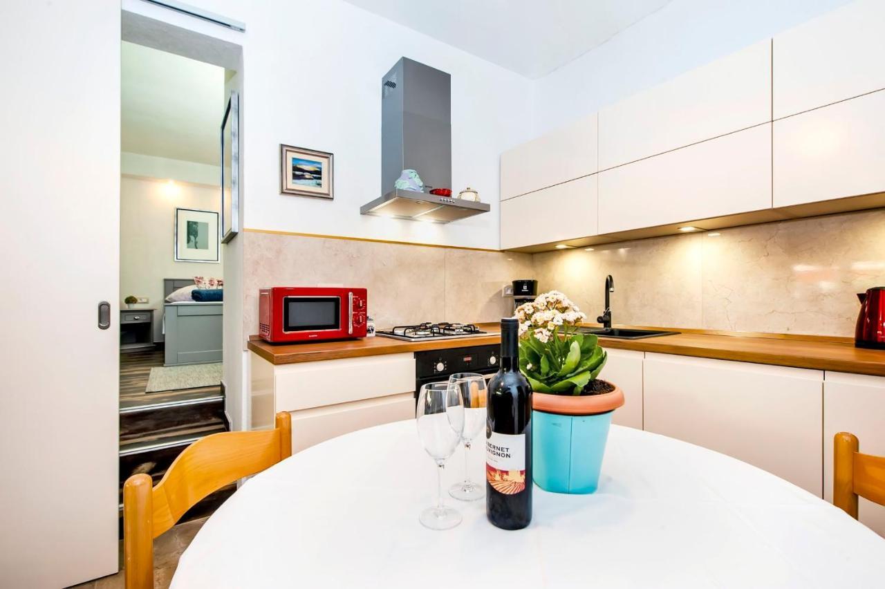 Apartments Karmen Ρόβινι Εξωτερικό φωτογραφία
