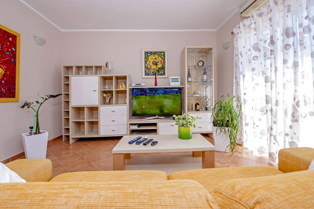 Apartments Karmen Ρόβινι Εξωτερικό φωτογραφία