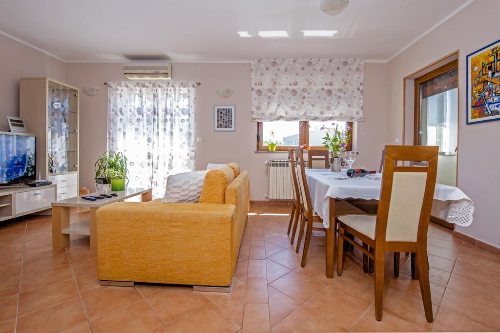Apartments Karmen Ρόβινι Εξωτερικό φωτογραφία