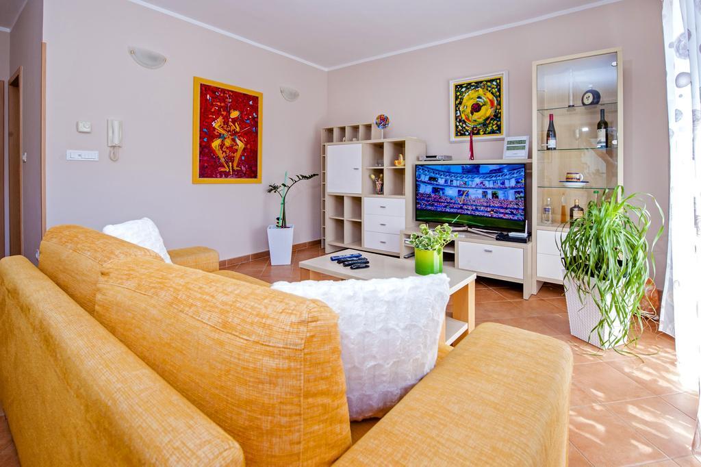 Apartments Karmen Ρόβινι Εξωτερικό φωτογραφία