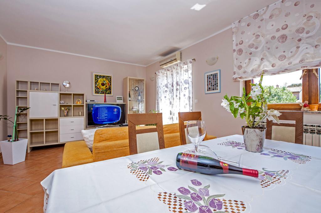 Apartments Karmen Ρόβινι Εξωτερικό φωτογραφία