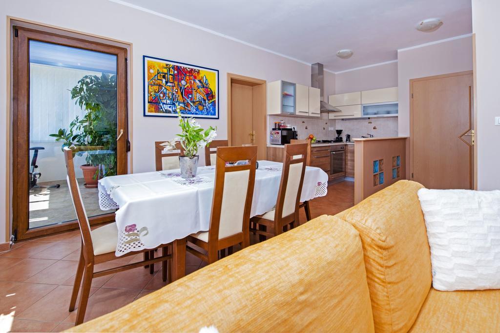 Apartments Karmen Ρόβινι Εξωτερικό φωτογραφία