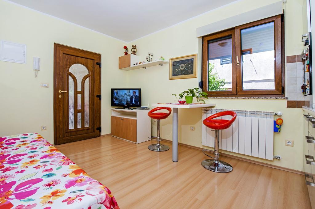 Apartments Karmen Ρόβινι Εξωτερικό φωτογραφία