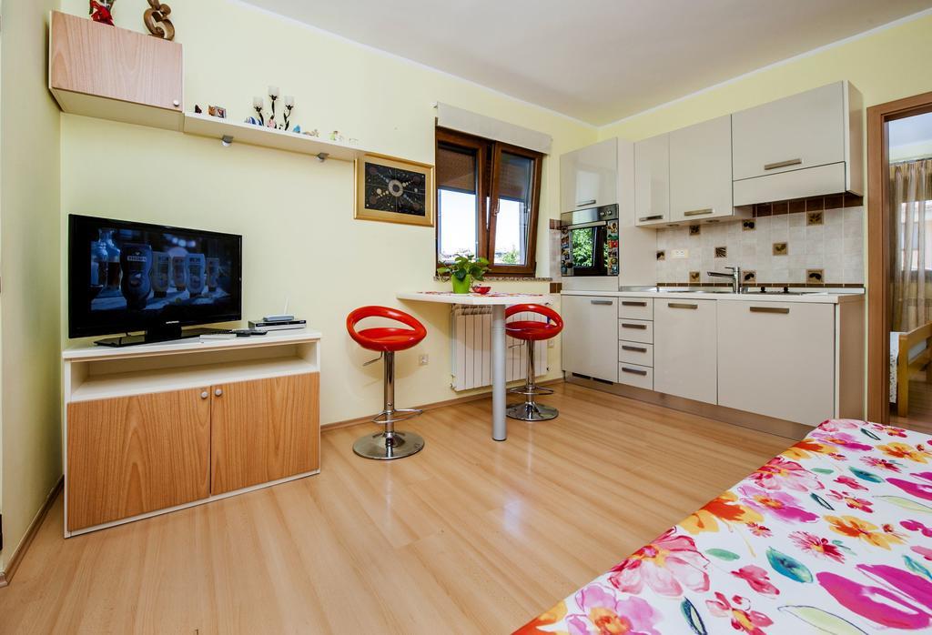 Apartments Karmen Ρόβινι Εξωτερικό φωτογραφία